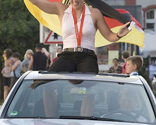 Unserer Olympia-Teilnehmerin und einziger Medaillengewinnerin des DLV wurde in Offenburg ein triumphaler Empfang bereitet