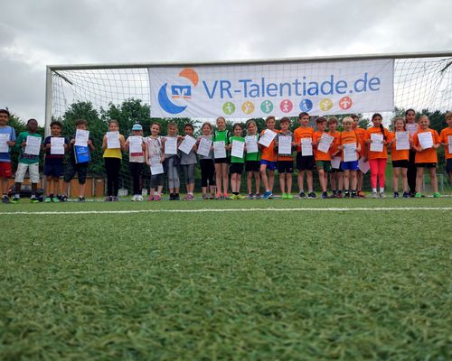 Freiburger Leichtathletikstars von morgen gefunden - 4. Klasse der Tarodunumschule Kirchzarten-Burg holt den Gesamtsieg