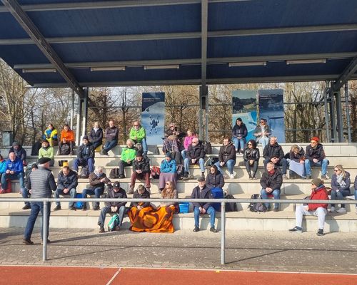 Große Beteiligung an sonniger Kampfrichter-Fortbildung in Walldorf