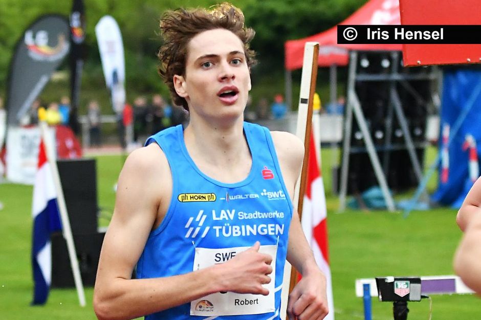 Lange Laufnacht - Alina Reh rennt in Karlsruhe im Alleingang zur WM-Norm