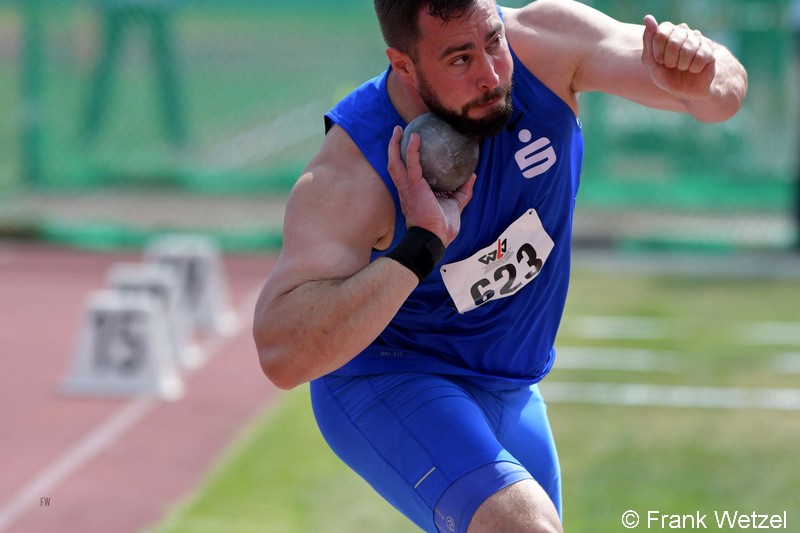 Simon Bayer fordert Tobias Dahm, Raphael Müller rasant im Wind