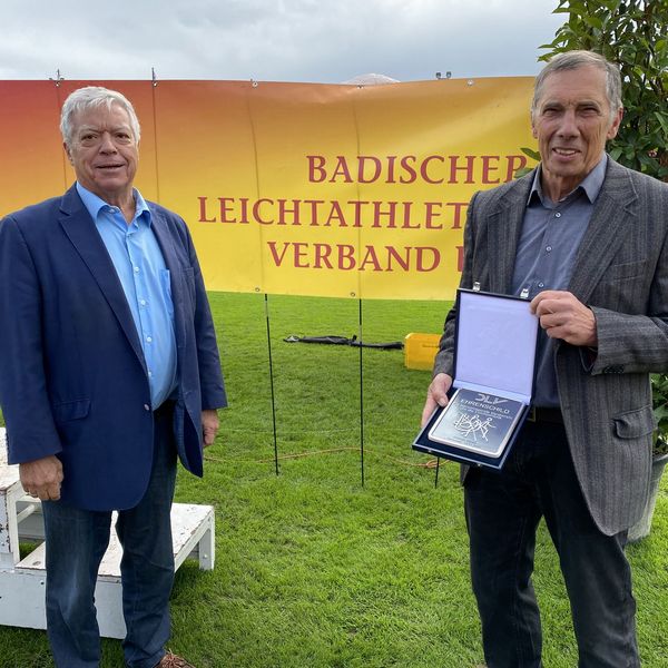 DLV-Ehrenschild für Ottmar Heiler 