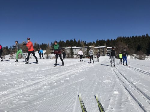 Kaderläufer trainieren traditionell im Schnee am Herzogenhorn