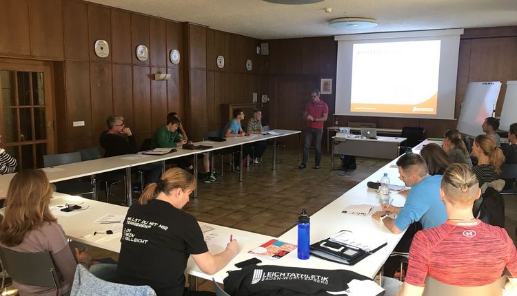 Lauftrainer bilden sich in Schöneck fort