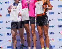 Siegerehrung der Frauen in Oberstdorf.