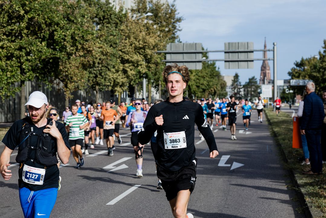 Teilnehmerrekord und starke sportliche Leistungen beim 42. Baden-Marathon