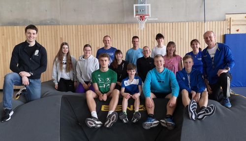 Gelungene Stabhochsprung-Fortbildung in Engen: Landestrainer Stephan Munz beim dezentralen Stützpunkt