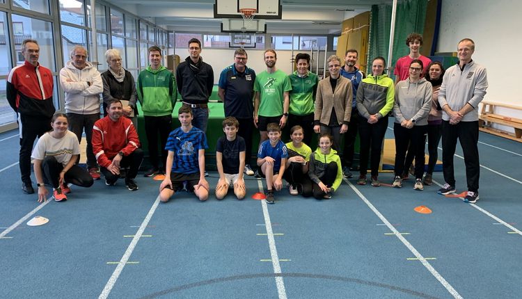 Fortbildung Hürden & Hochsprung in Löffinger Leichtathletikhalle