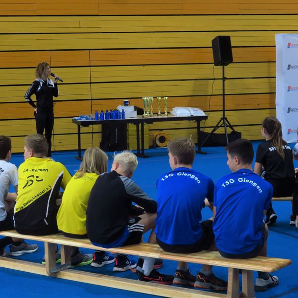 Gewusel in der Molly-Schauffele-Halle & Stadion Festwiese
