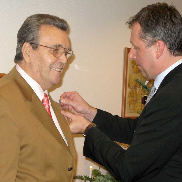 Landesehrennadel für Günter Stegmüller