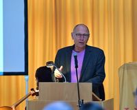 Michael Schlicksupp, wiedergewählter BLV-Präsident begrüßt die Anwesenden beim 25. BLV-Verbandstag.