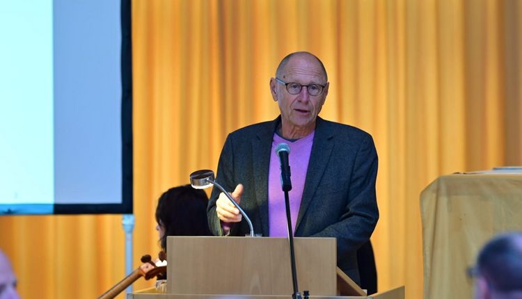 Michael Schlicksupp, wiedergewählter BLV-Präsident begrüßt die Anwesenden beim 25. BLV-Verbandstag.