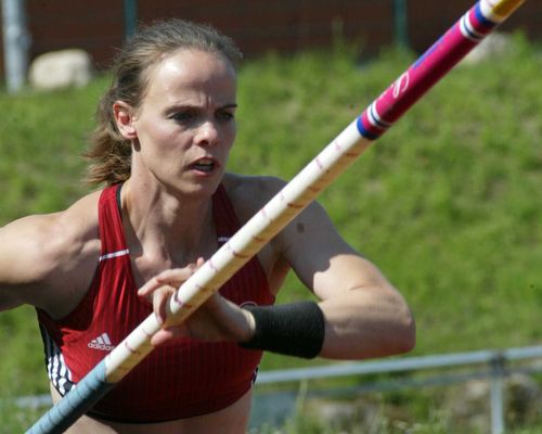 Silke Spiegelburg gelingt Comeback beim Weisenbacher Stabhochsprung-Meeting