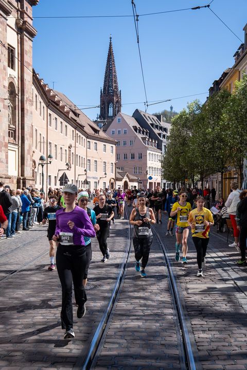 Rund 13.600 Läufer:innen aus 91 Nationen beim MEIN FREIBURG MARATHON am 6. April 2025 