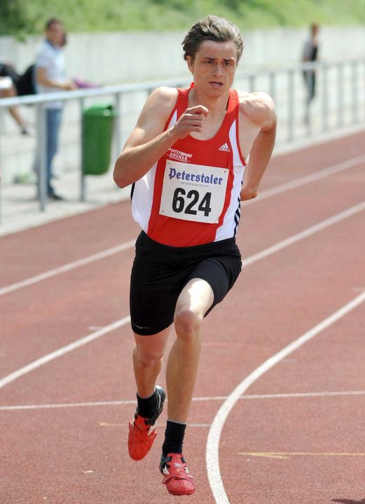 Julian Howard erneut über 8 Meter / Doppelsieg für Hanna Hoss