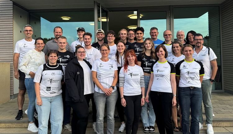 Viele junge Gesichter bei  Kampfrichterausbildung in Hechingen