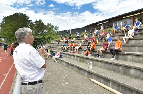 Erstes Freiluft-Training und Leistungstest der U14-Fördergruppe Leichtathletik im Rhein-Neckar-Kreis