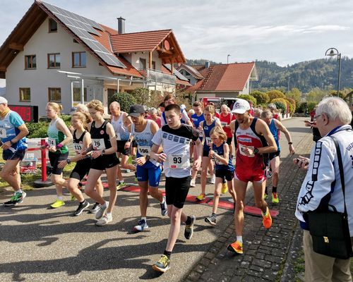 Das Teilnehmerfeld auf bekannter Strecke in Biberach