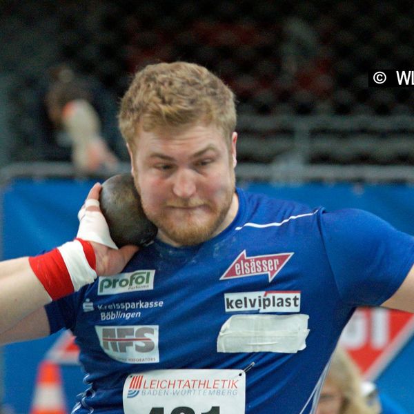 Simon Bayer steigert sich auf 20,43 Meter