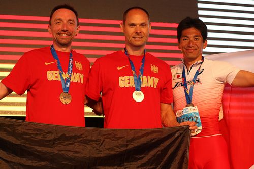 Erika Krüger, Bettina Schardt, Peter Lessing, Georg Hauger und Thomas Keßler sichern sich Senioren-Weltmeistertitel