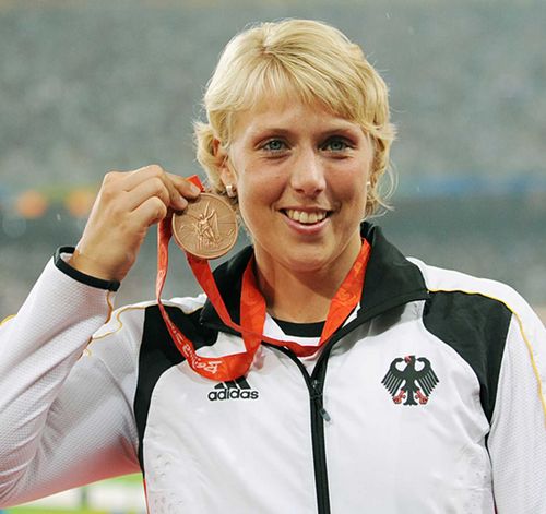 Christina Obergföll gewinnt einzige Medaille der deutschen Leichtathleten<br>Anne Möllinger mit der Staffel auf Platz fünf in Peking