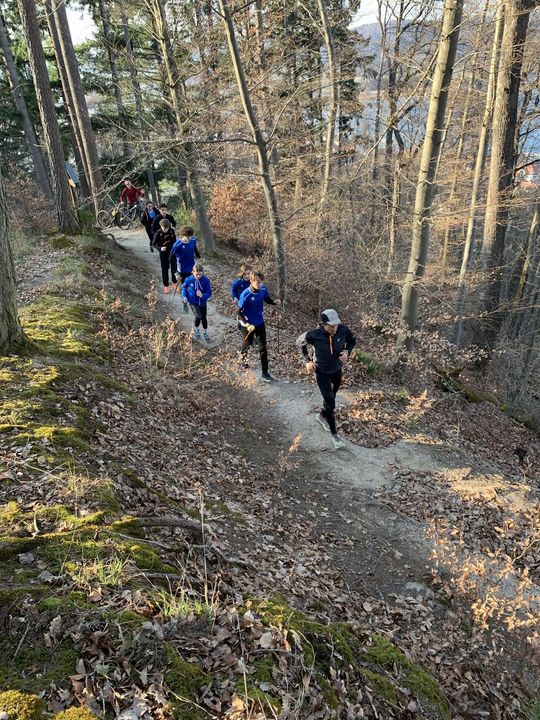Erfolgreiches Trailrunning-Schnuppertraining mit Weltmeister Benedikt Hoffmann