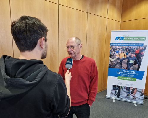 BLV-Präsident Michael Schlicksupp stellte sich nach der Konferenz den Fragen der Presse.