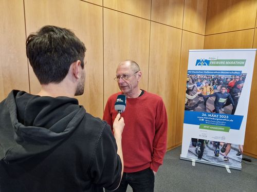 BLV-Präsident Michael Schlicksupp stellte sich nach der Konferenz den Fragen der Presse.