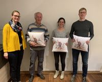 Die geehrten Denise Köpfer, Steve Hellmann und Matthias Wehrle mit Caroline Waldvogel (links).