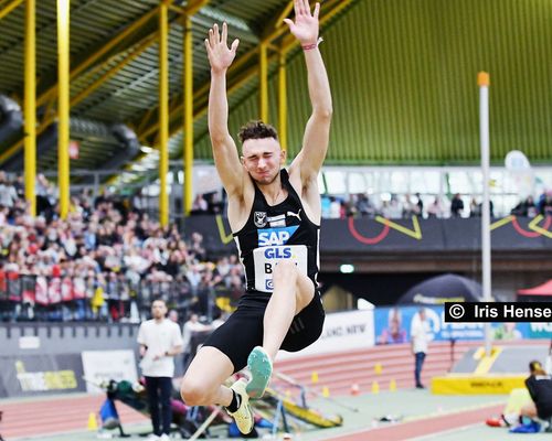 8,18 Meter: Simon Batz springt an Europas Spitze