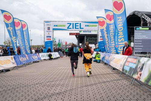 Rund 10.000 Läuferinnen und Läufer aus 87 Nationen beim MEIN FREIBURG MARATHON 2022