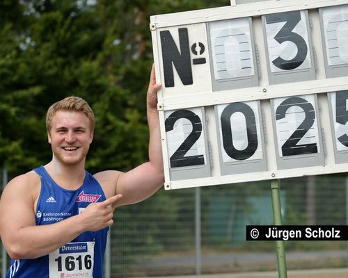 Walldorf: Simon Bayer knackt 20 Meter-Marke