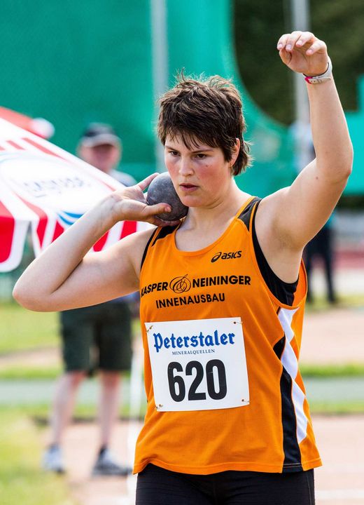 Julian Howard erneut über 8 Meter / Doppelsieg für Hanna Hoss