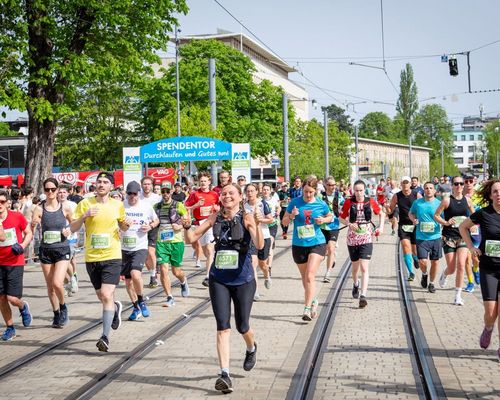 Rund 13.000 Läufer:innen aus 90 Nationen beim MEIN FREIBURG MARATHON 2024