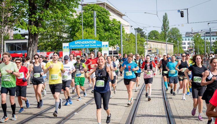 Rund 13.000 Läufer:innen aus 90 Nationen beim MEIN FREIBURG MARATHON 2024