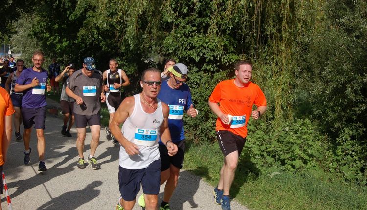 Bäume pflanzen und gewinnen beim Tag des Laufens