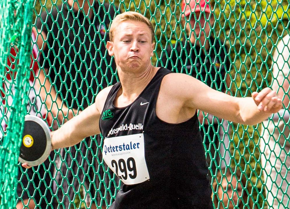Julian Howard erneut über 8 Meter / Doppelsieg für Hanna Hoss