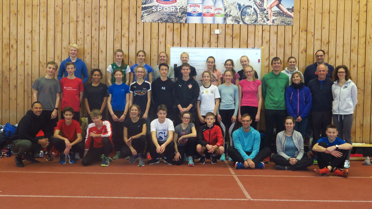 F-Kader-Auftakt mit Tiefschnee