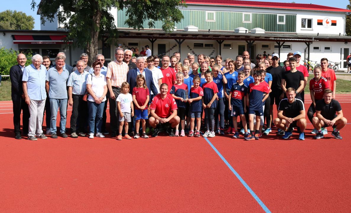 Leichtathleten des Sportvereins Rohrhof feiern 50-jähriges Bestehen und neue Bahn mit Jubiläumssportfest