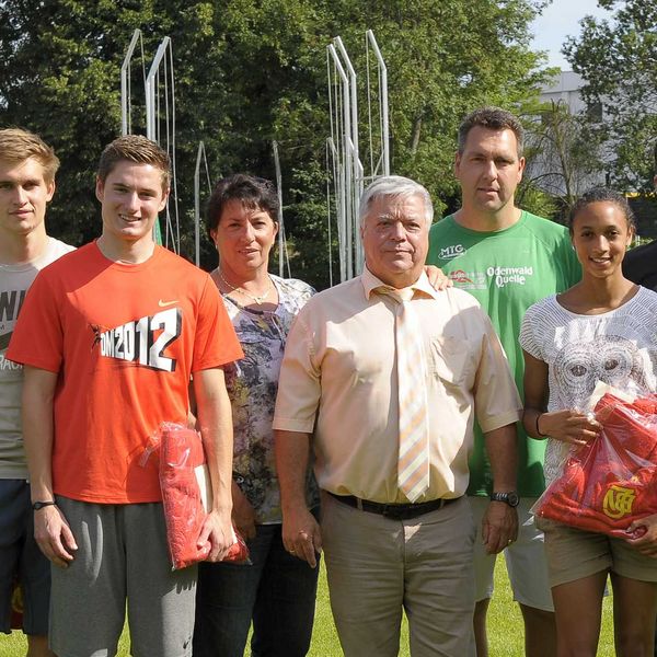Verabschiedung von vier jungen Leichtathleten zu ihren internationalen Saison-Höhepunkten