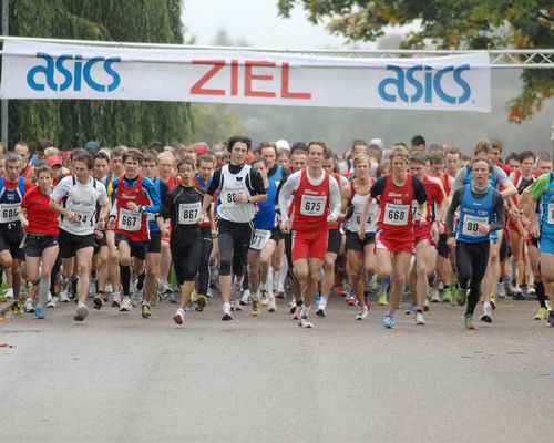 Simon Boch läuft mit B-Jugendrekord zum Titel