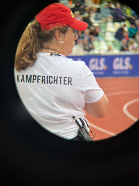 Alle hören auf ihr Kommando