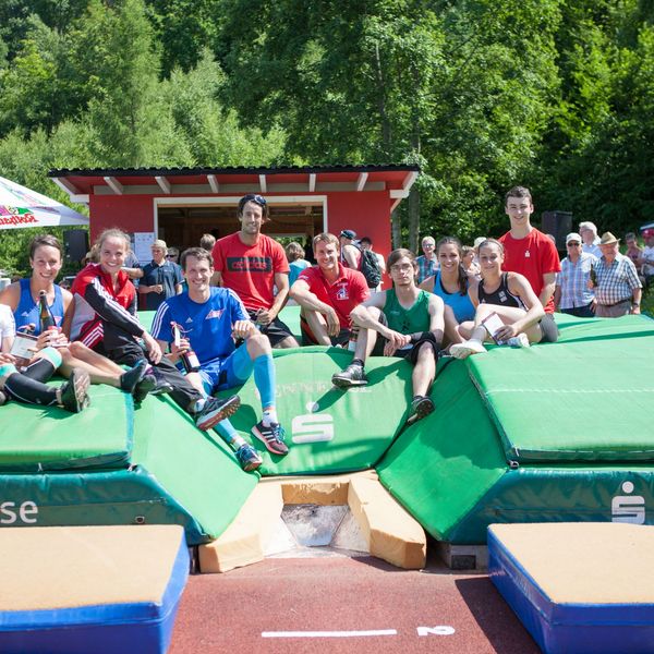 Erst am Himmel ist die Grenze: 13. Stabhochsprung-Meeting in Weisenbach