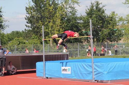 Erfolgreiches 33. Dreitäler-Meeting auf dem Buckenberg - Neues Stadion eingeweiht