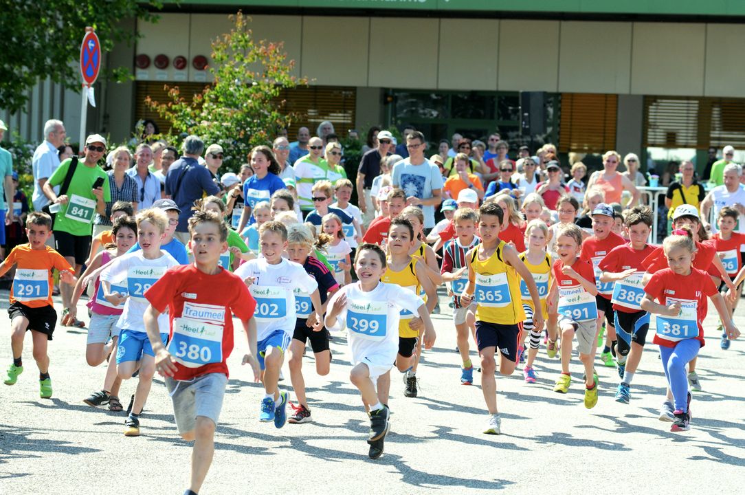 Sportler machen Heel-Lauf zu einem riesigen Fest des Sports 