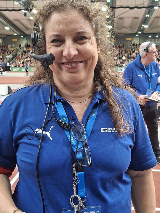 Alle hören auf ihr Kommando