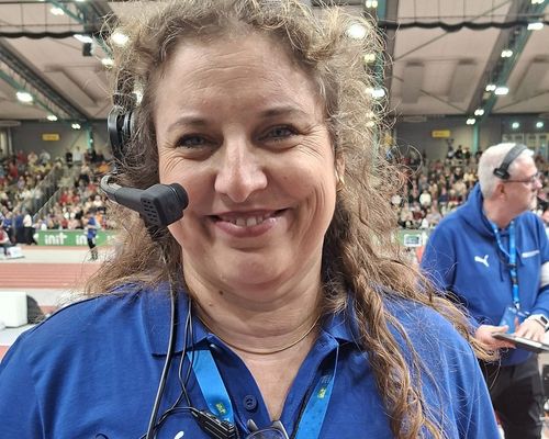 Alle hören auf ihr Kommando