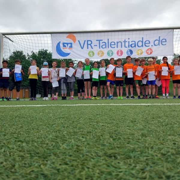 Freiburger Leichtathletikstars von morgen gefunden - 4. Klasse der Tarodunumschule Kirchzarten-Burg holt den Gesamtsieg