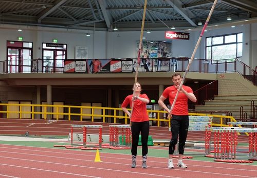 Luftige Höhen, eckige Bälle und mutige Sportlerinnen bei den Sportmachern.