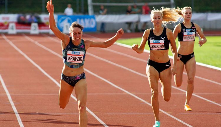 Carolina Krafzik stürmt allen davon - 20 Meter für Simon Bayer